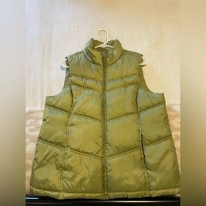 Merona size L green women’s puffer vest.